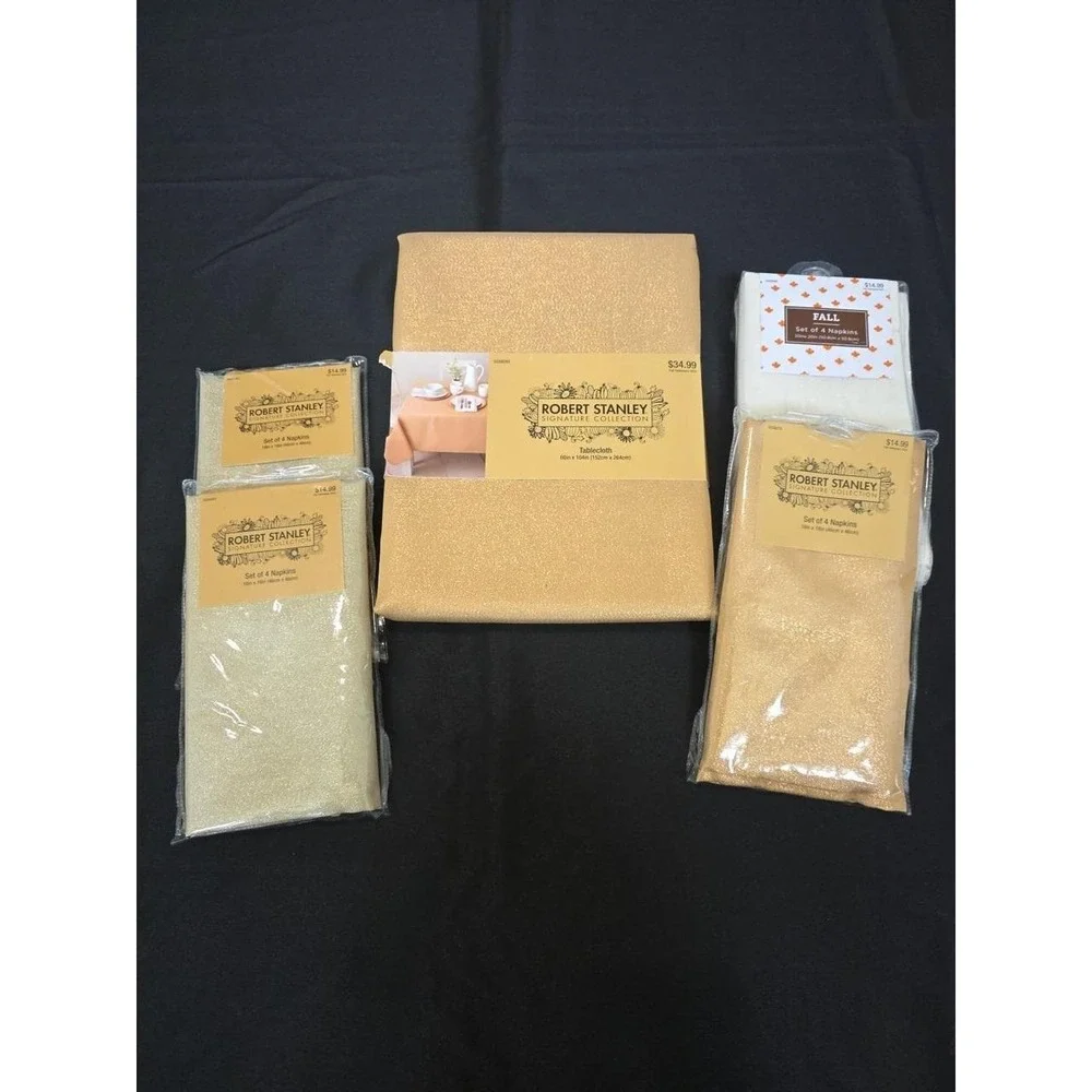 Robert Stanley Shimmering Metallic Tablecloth Set 1)tablecloth, 4) napkin Sets